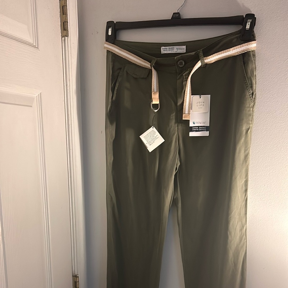 That beautiful pants designed by Zara dark green size 6